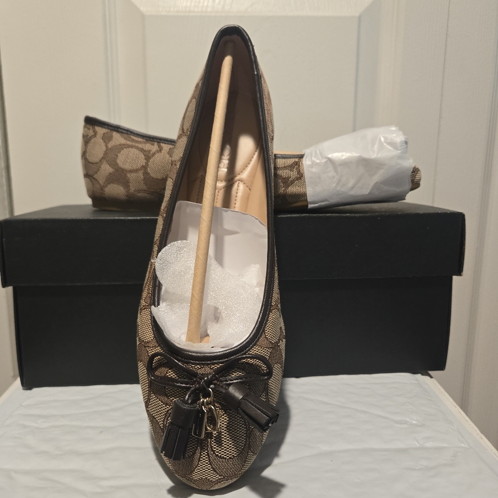 Coach Benni SIG JACQ FLAT SIZE 7B - Picture 4 of 8